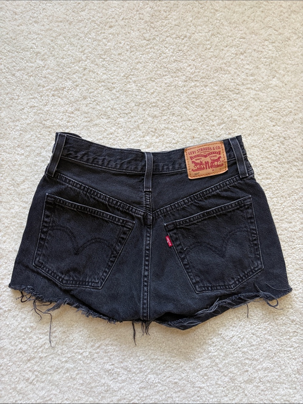 Ladies Levi's Distressed Jean Shorts - Picture 6 of 12